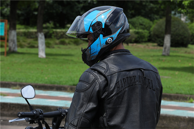 帶摩托車(chē)專(zhuān)業(yè)頭盔藍牙耳機會(huì )有危險嗎？