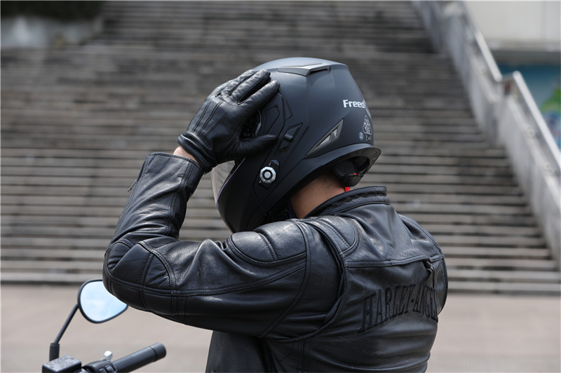 摩托車(chē)藍牙頭盔大小的選擇技巧